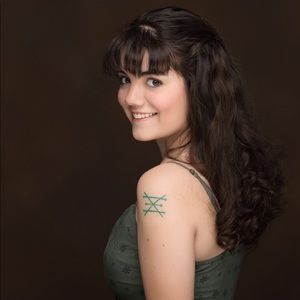 Meet your Posher, Kira